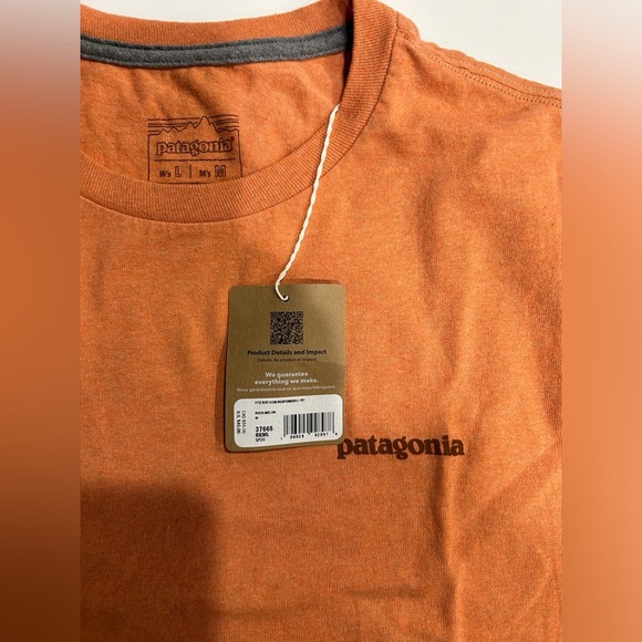 Patagonia Men's Medium Fitz Roy Icon Responsibili-Tee T-Shirt Orange Melon NWT - Picture 9 of 10